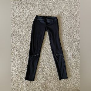 Rock & republic leggings with zipper detail